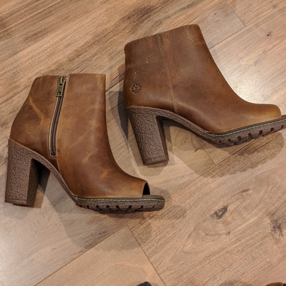 Timberland Heels NWOT